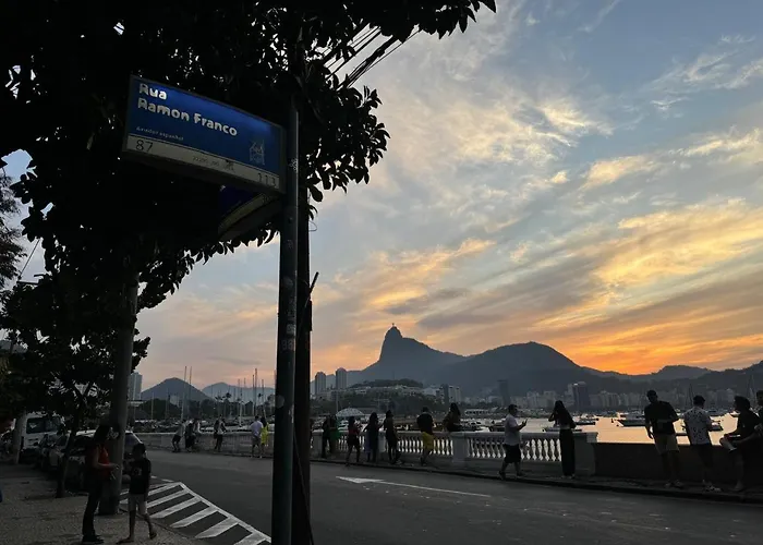 Urca, Aos Pes Do Pao De Acucar, Praia Vermellha E 5 Minutos De Copacabana